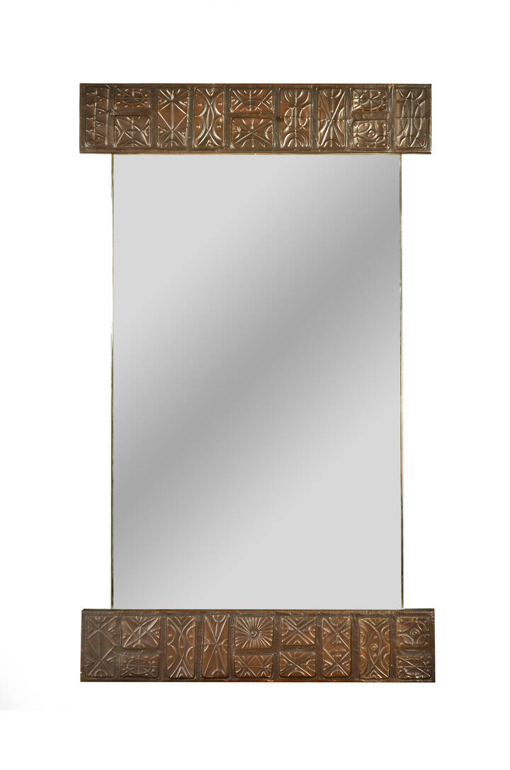 SANT'AMBROGIO DE BERTI - Specchiera in rame sbalzato e vetro specchiato.