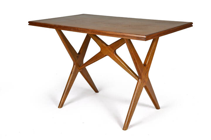 ICO PARISI, nello stile di - Tavolo da pranzo in legno di noce.