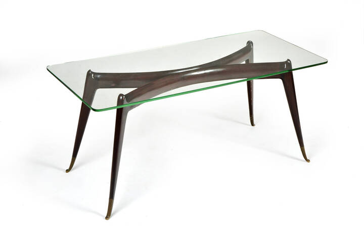 FONTANA ARTE, nello stile di - Tavolino con struttura in legno verniciato e piedi in 