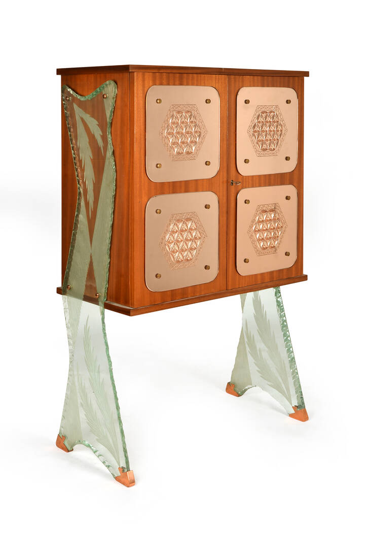 PRODUZIONE ITALIANA - Mobile bar con tarsie decorative in cristallo molato.