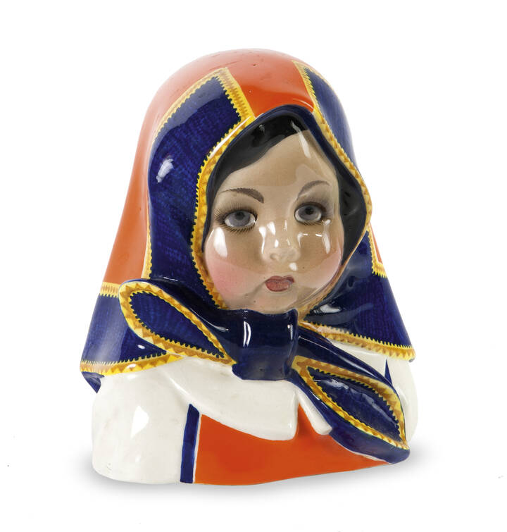 CERAMICA SMALTATA E DIPINTA - 'Bambina in costume' anni '930