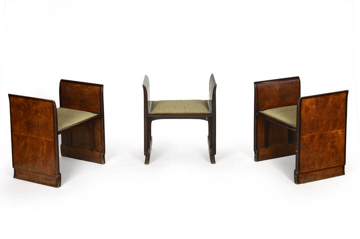 ERCOLE MERLOTTI TORINO - Tre panchette in radica con seduta imbottita rivestita 