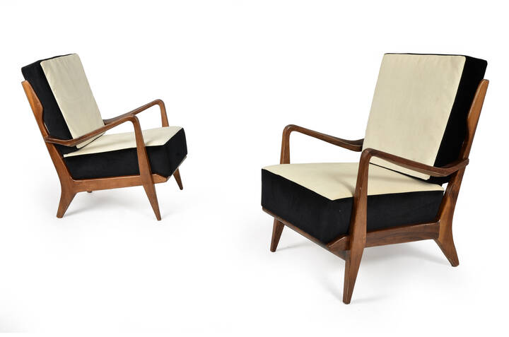 GIO PONTI - Coppia di poltrone in legno di noce, modello '516',