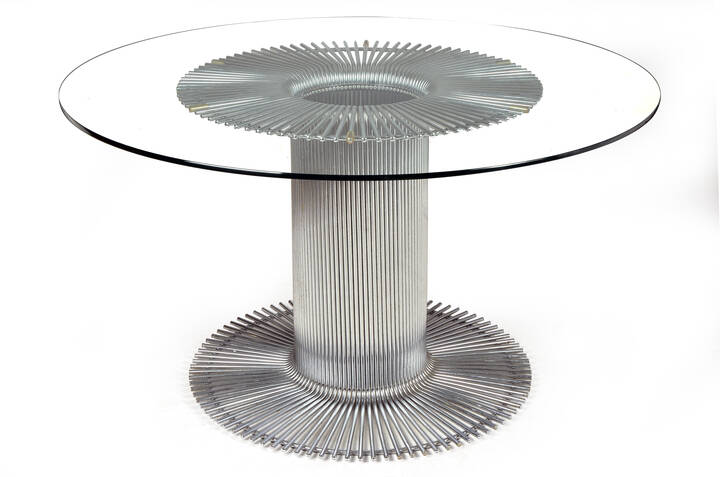 PRODUZIONE ITALIANA - Tavolo con struttura in tondino metallico cromato