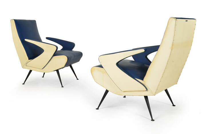 PRODUZIONE ITALIANA - Coppia poltrone struttura in legno, rivestimento in 