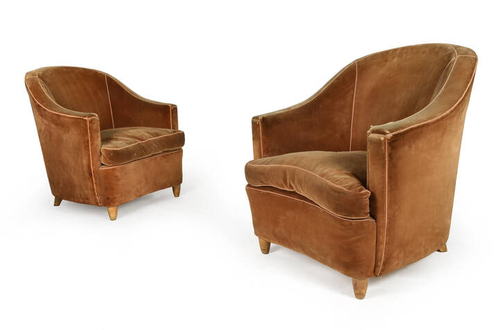 PRODUZIONE ITALIANA - Coppia di poltrone con imbottitura rivestita in velluto, 