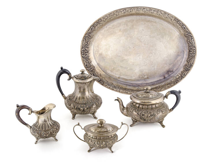 SERVIZIO IN ARGENTO - composto da caffettiera, teiera, lattiera,zuccheriera e vassoio. 