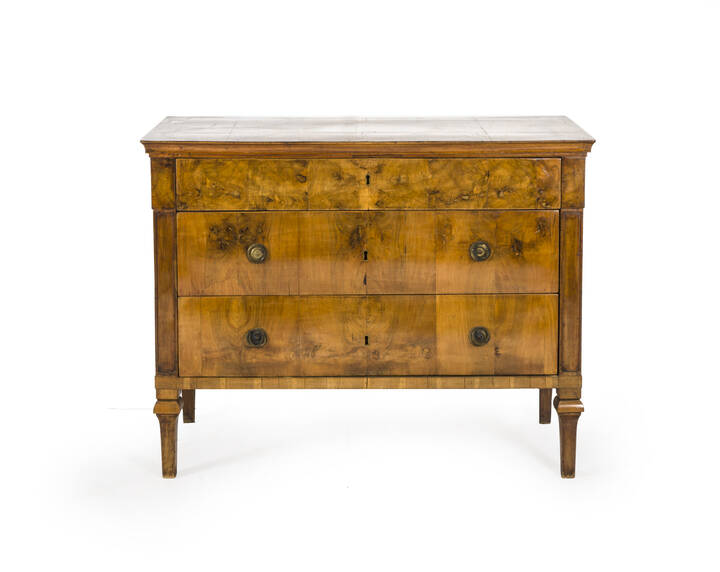 CASSETTONE  - Cassettone impero lastronato in noce, epoca 1810-20, Lucca