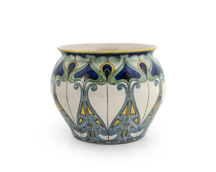 GALILEO CHINI - Vaso in ceramica decorato a motivi vegetali e volute, 1896