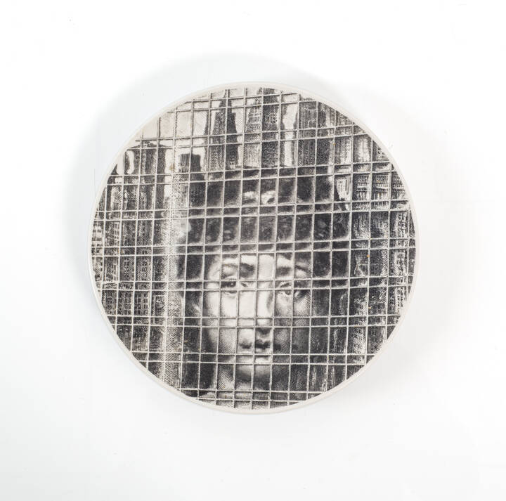 PIERO FORNASETTI - Piatto della serie Tema e Variazioni