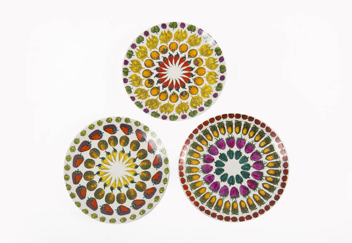 PIERO FORNASETTI - Tre piatti della serie 'Giostra di frutta'