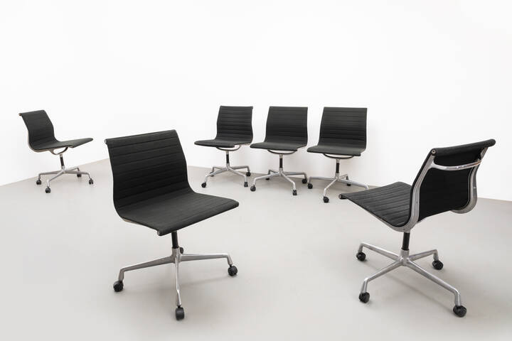 CHARLES E RAY EAMES - Sei sedie della serie Alluminium Group