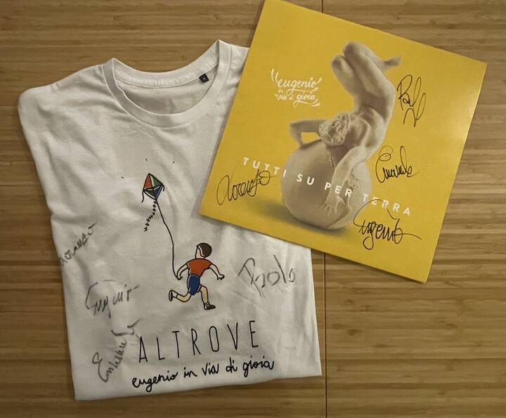 EUGENIO IN VIA DI GIOIA - 'Tutti su per terra' (2017) - Vinile 33 giri autografato e T-shirt 'Altrove' autografata