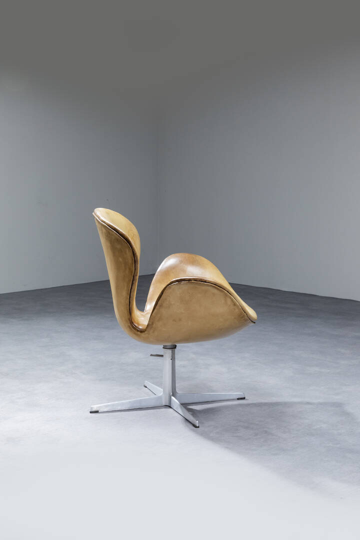 ARNE JACOBSEN - Poltrona mod. Swan