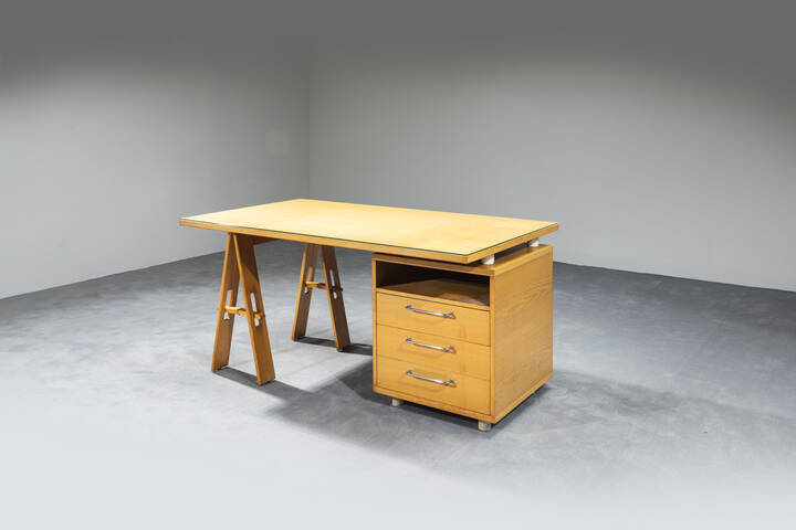 DE PAS, D'URBINO, LOMAZZI - Scrivania in legno con piano in legno e vetro<br>