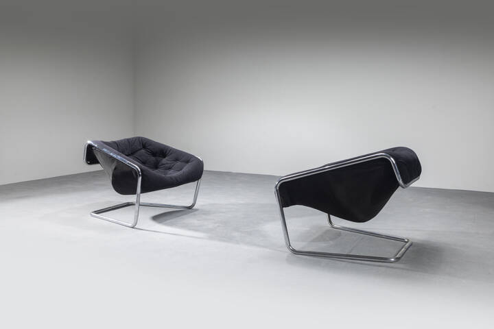 KWOK HOI CHAN - Coppia di poltrone mod. Boxer