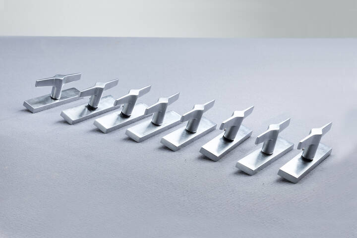 GIO PONTI - Otto maniglie da finestra mod. Lama