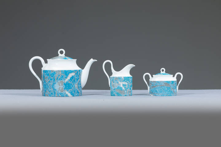 PIERO FORNASETTI - Servizio da the composto da teiera, lattiera e zuccheriera