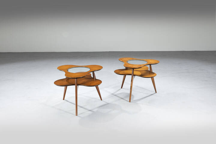 PRODUZIONE ITALIANA - Coppia di tavolini a forma di fiore 