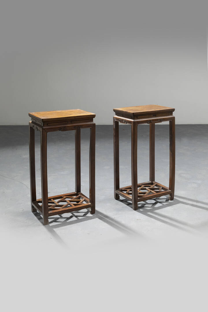 COPPIA DI TAVOLINI - Coppia di tavolini in legno
