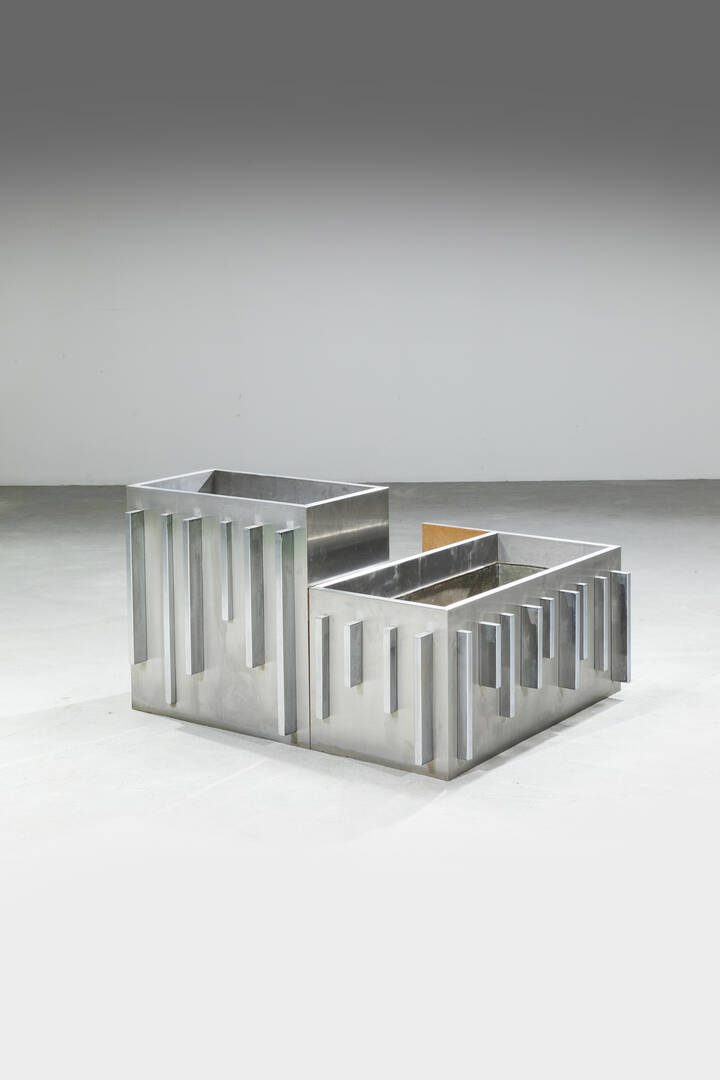 PRODUZIONE ITALIANA - Coppia di fioriere angolari