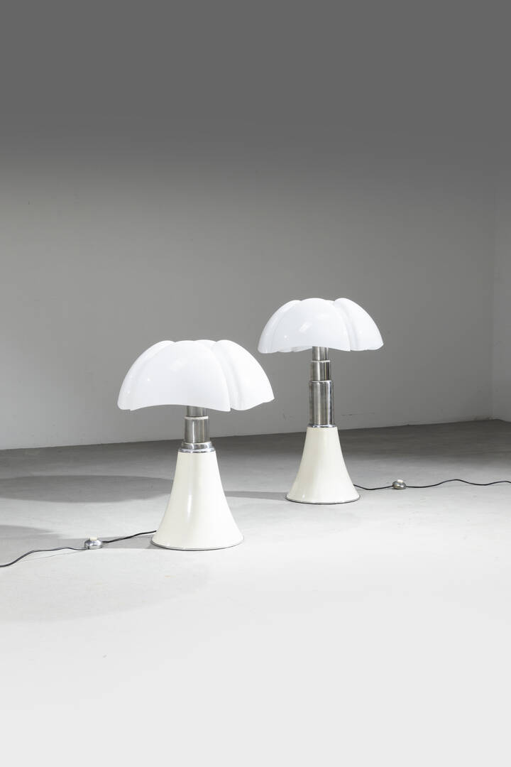 GAE AULENTI - Coppia di lampade da terra mod. Pipistrello