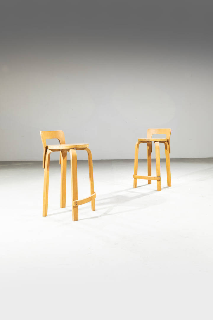 ALVAR AALTO - Coppia di sgabelli mod. K65