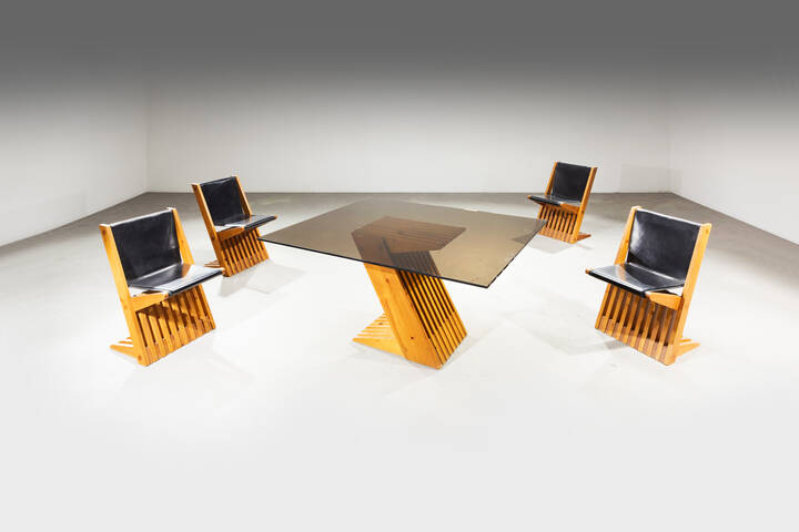 GIGI CAPRIOLO - Tavolo con quattro sedie mod. Intrigo