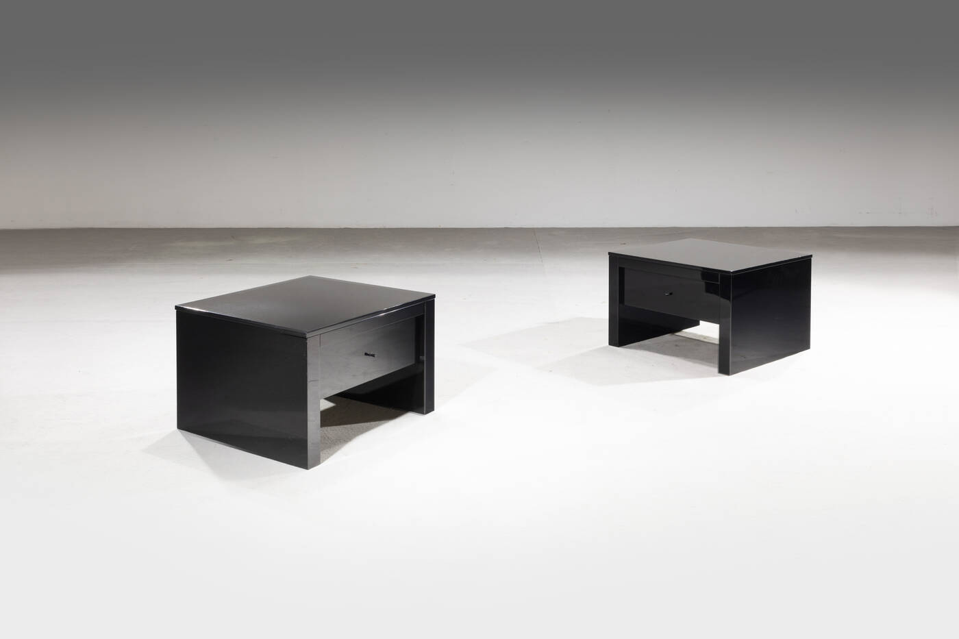LELLA E MASSIMO VIGNELLI - Coppia di comodini mod. Saratoga