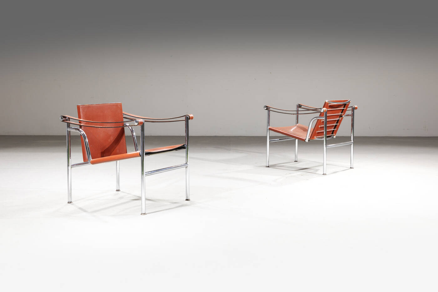 LE CORBUSIER - Coppia di poltrone mod. LC1