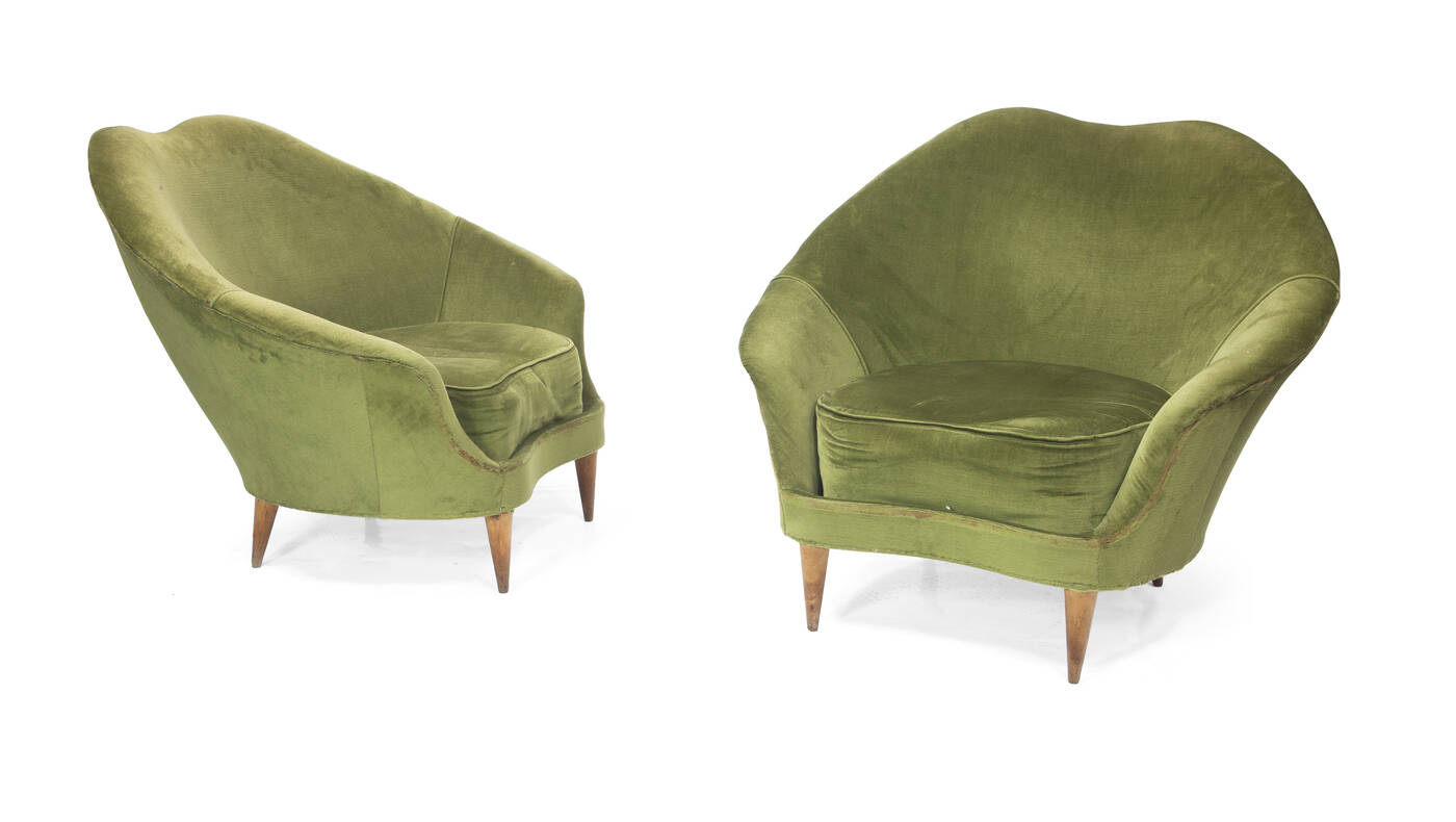 FEDERICO MUNARI - Coppia di poltrone con struttura in legno di faggio e imbottitura in tessuto.