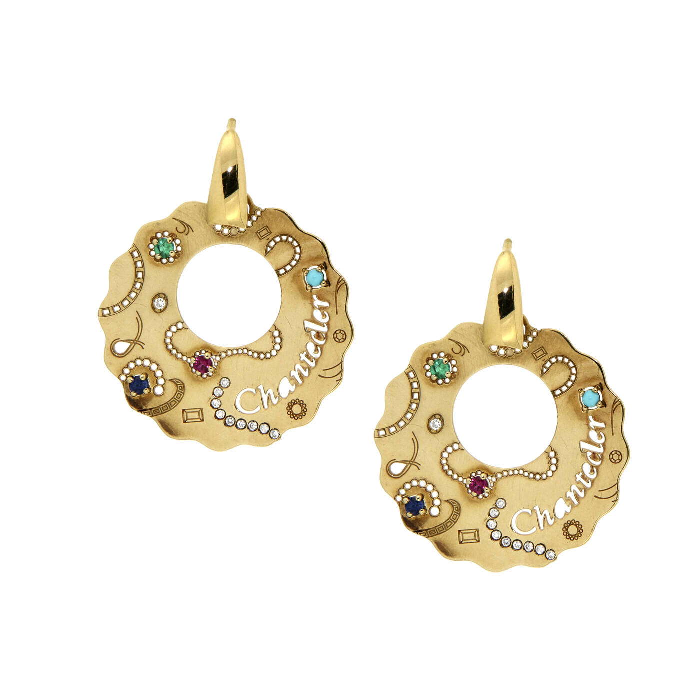CHANTECLER - Coppia di orecchini in oro giallo 9 Kt, firmati 'Chantecler', modello 'Suamen' con smeraldi, zaffiri, rubini e turchesi taglio rotondo