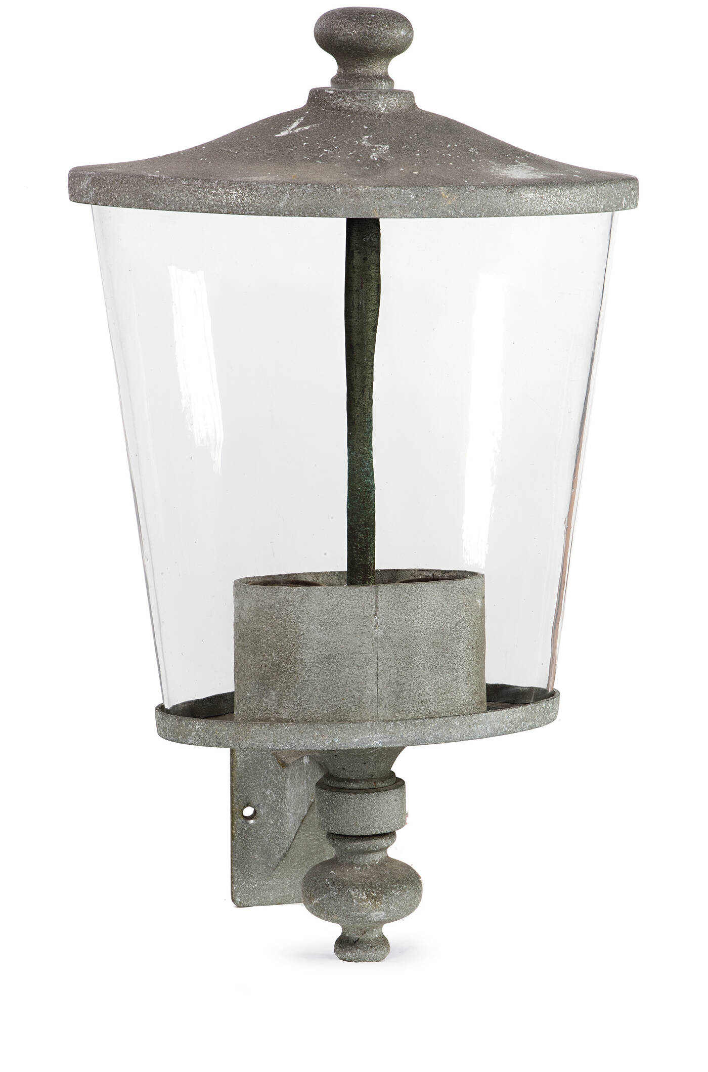 PRODUZIONE ITALIANA - Coppia di grandi lanterne da esterno in ghisa e vetro.