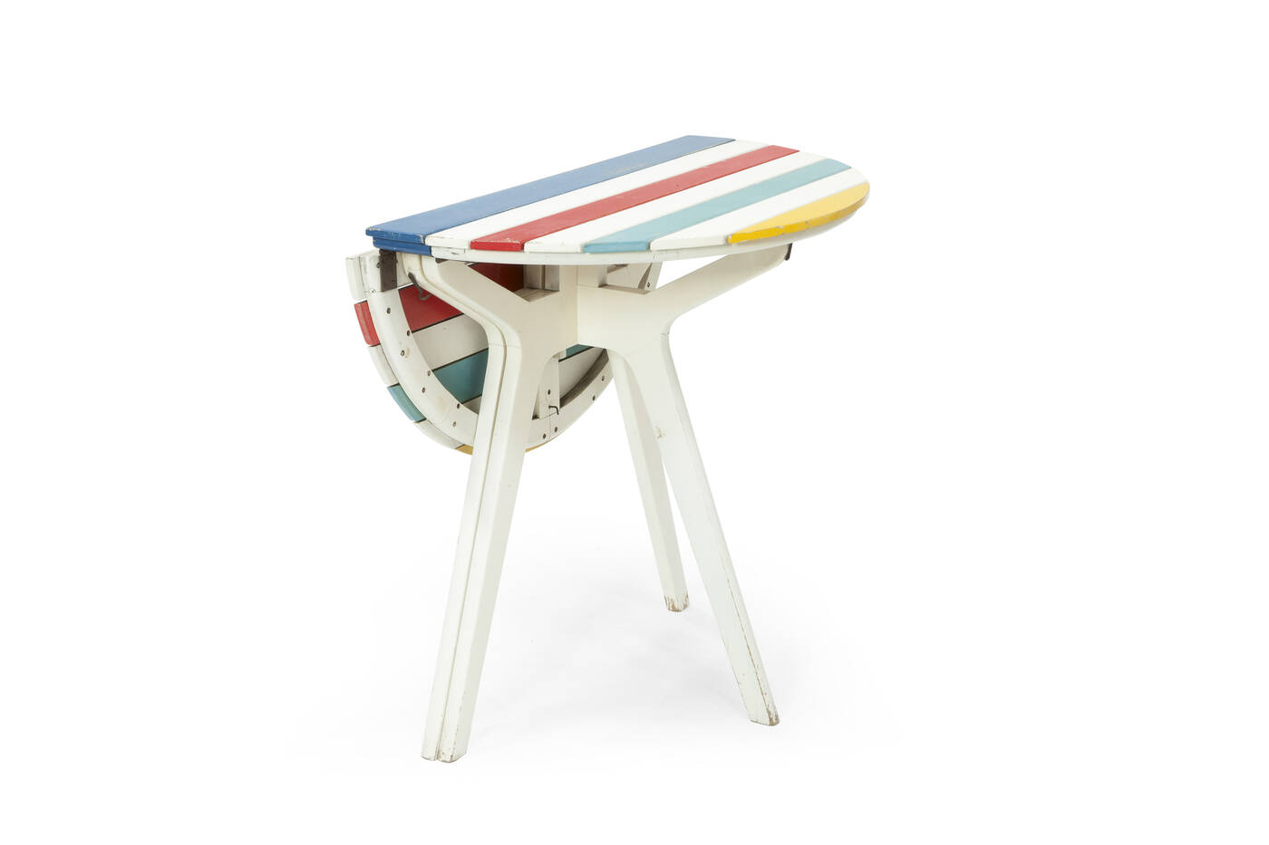 FRATELLI REGUITTI - Tavolo pieghevole da giardino in legno laccato.