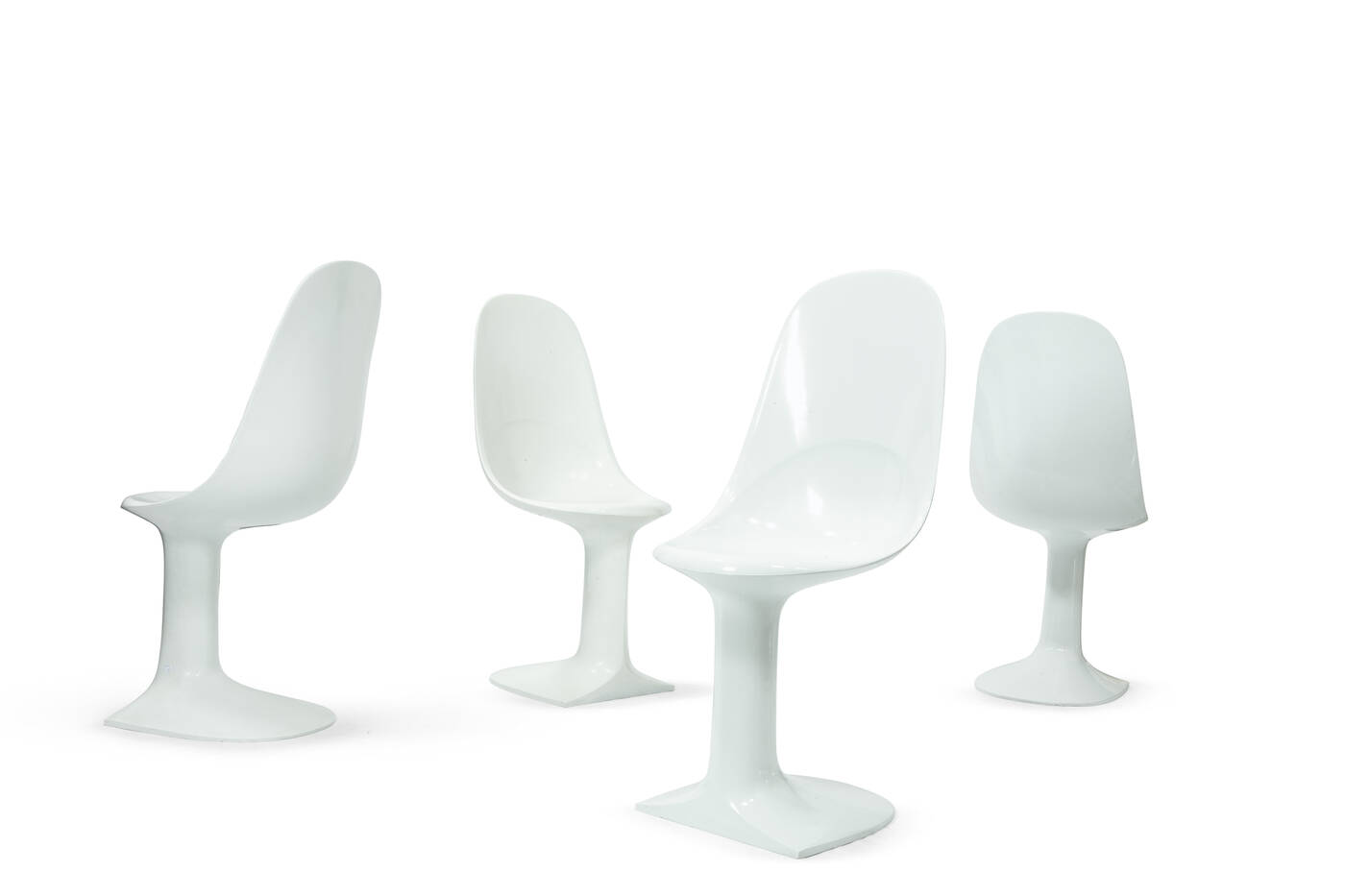 AUGUSTO BETTI - Ciclope<br>Quattro sedie in resina stampata.