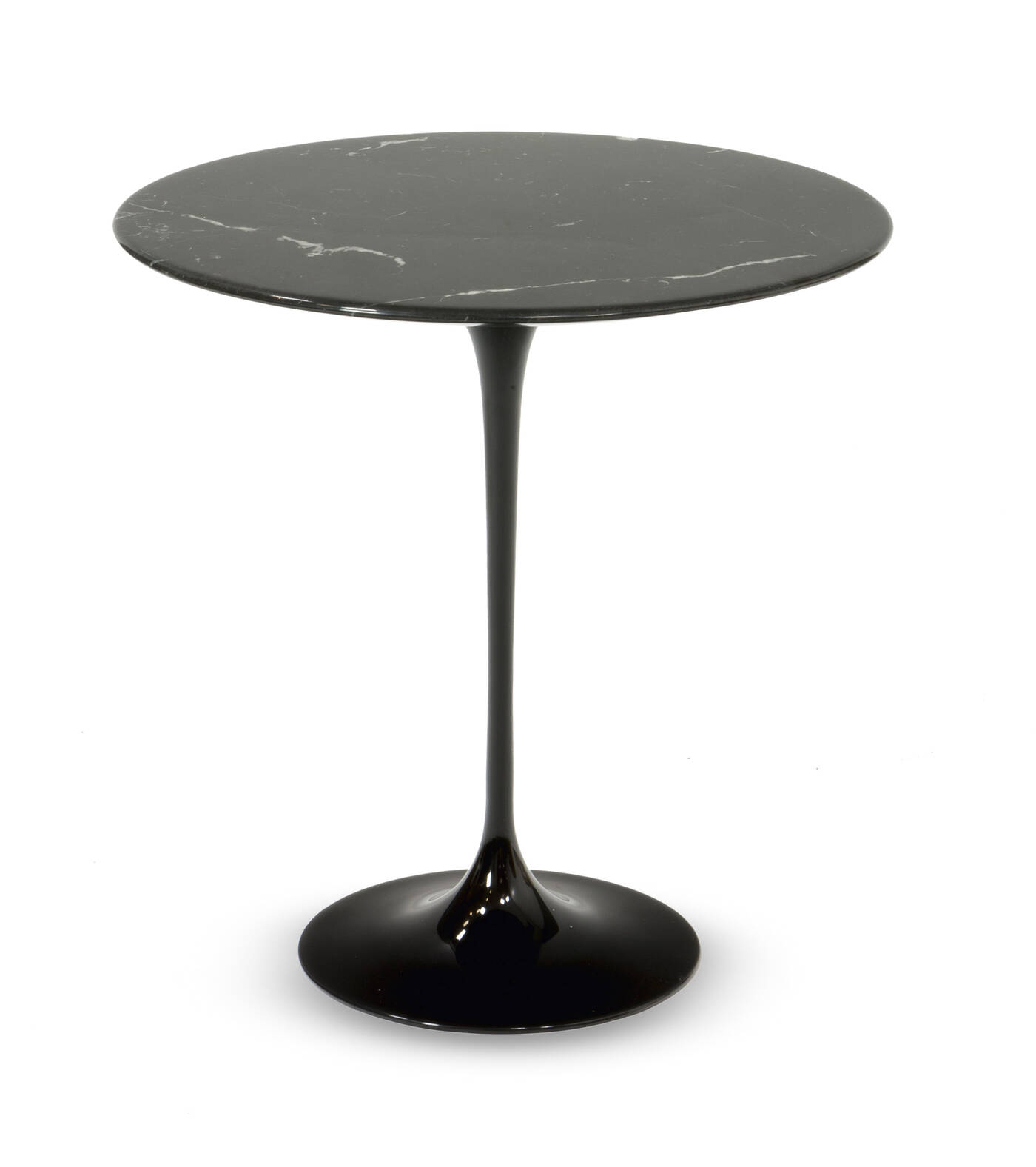 EERO SAARINEN - Tulip<br>Coppia di tavolini con base in alluminio laccato e piano in mdf.