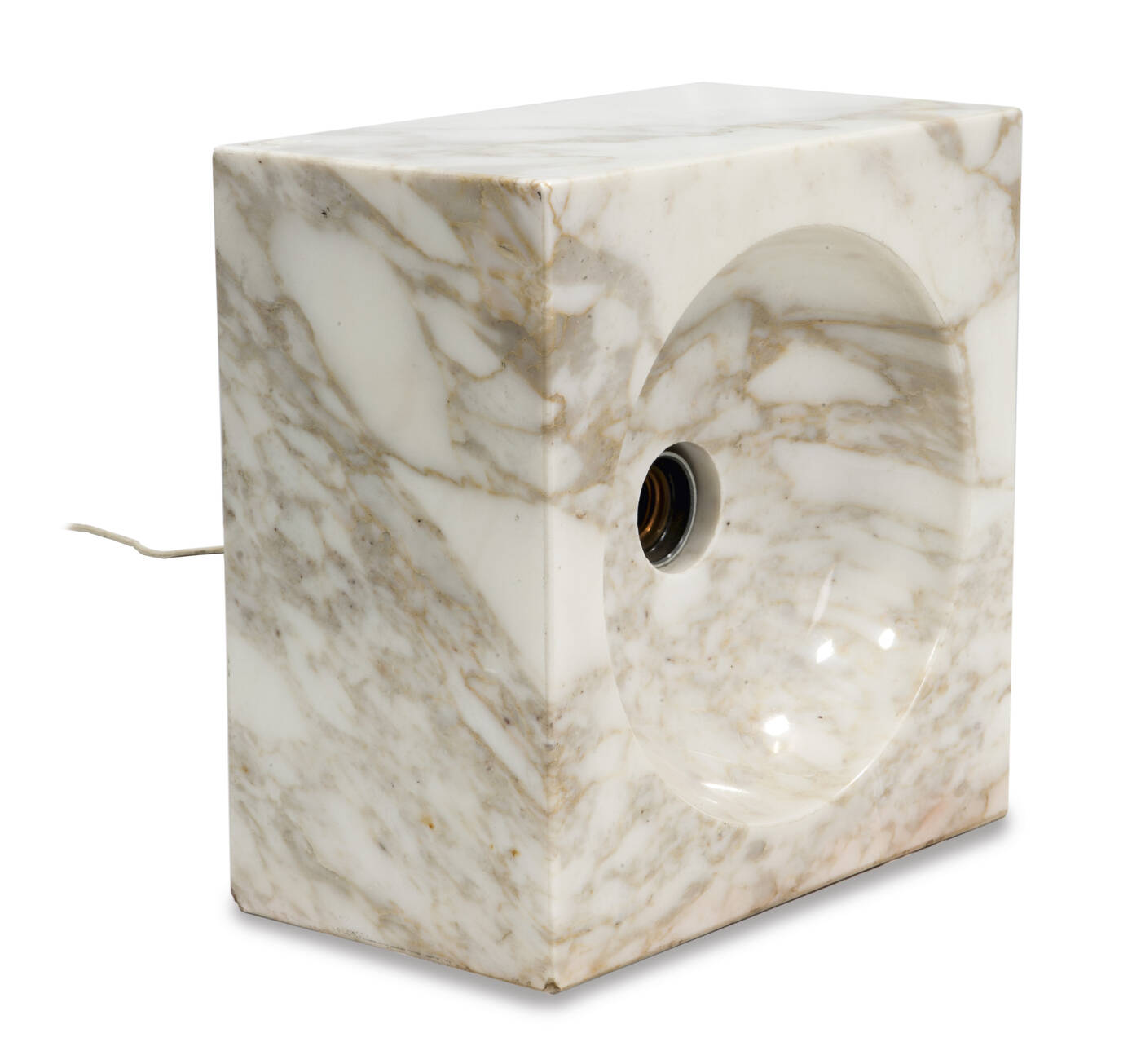 SORMANI - Nucleo<br>Lampada costituita da un blocco di travertino scavato.