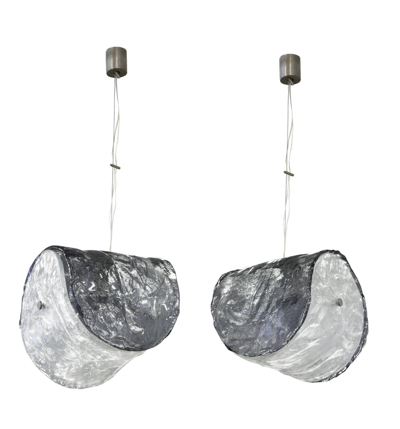 CARLO NASON - Coppia di lampadari a doppi elementi in vetri di forte spessore e filo metallico.