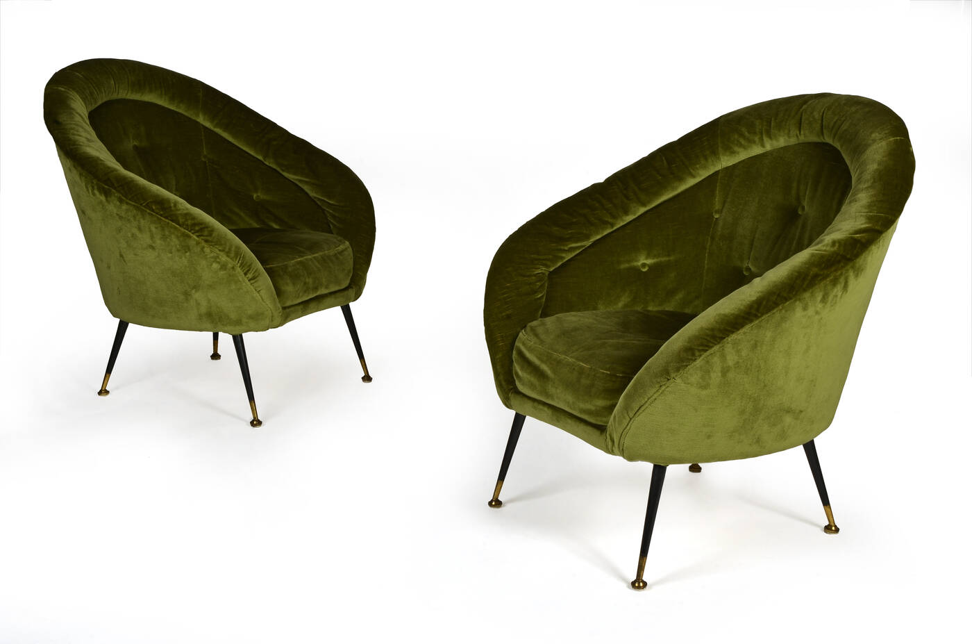 PRODUZIONE ITALIANA - Coppia di poltrone in velluto imbottito e supporti in 