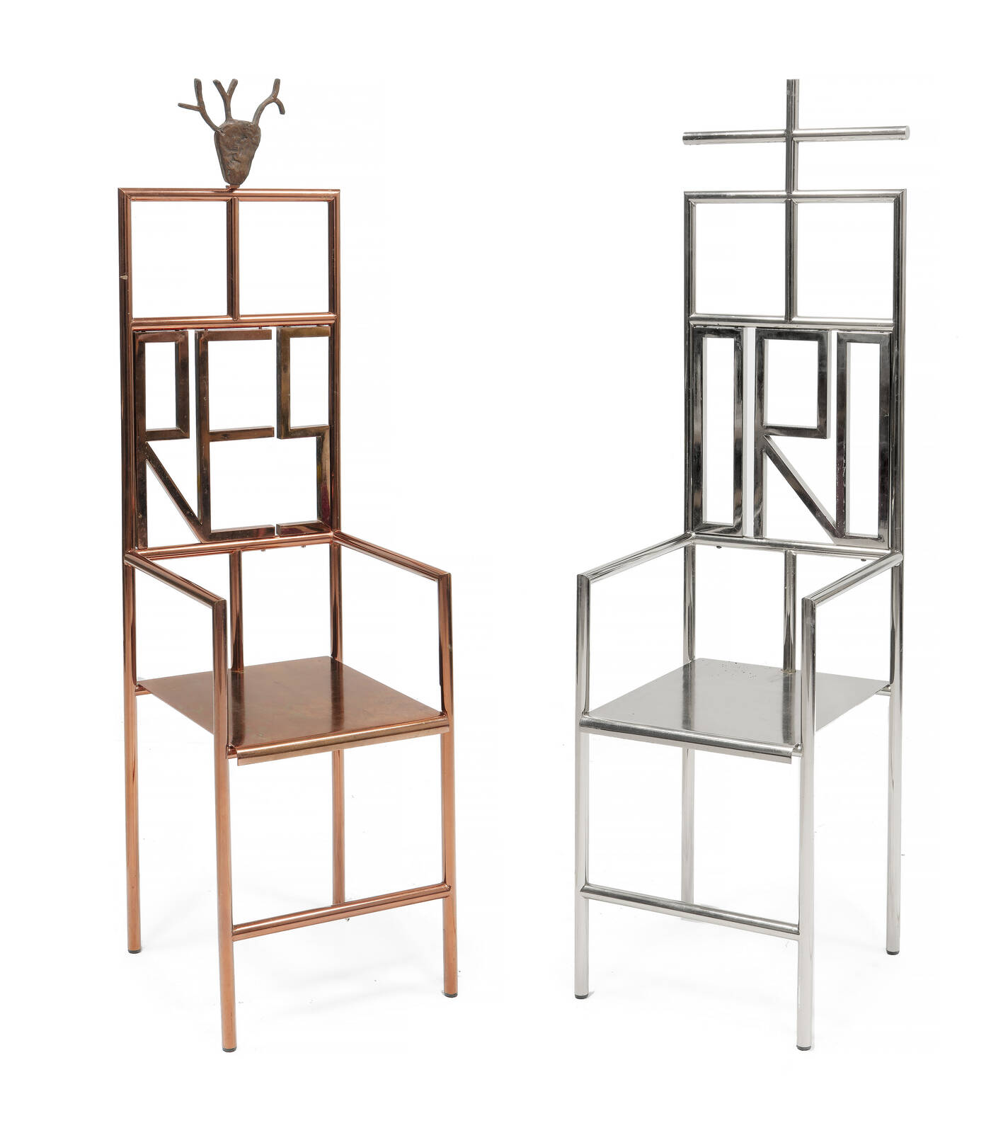 MIMMO PALADINO - Res e Oro<br>Coppia di sedie in acciaio cromato e acciaio ramato.<br>Prototipo per Zanotta 1988, mai entrato in produzione.