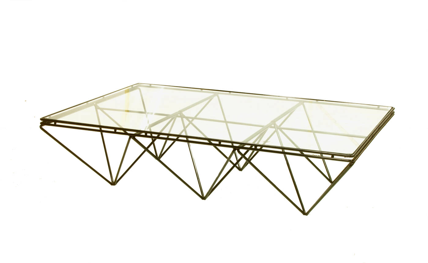 PAOLO PIVA - Alanda<br>Tavolino con struttura in tondino metallico laccato nero.