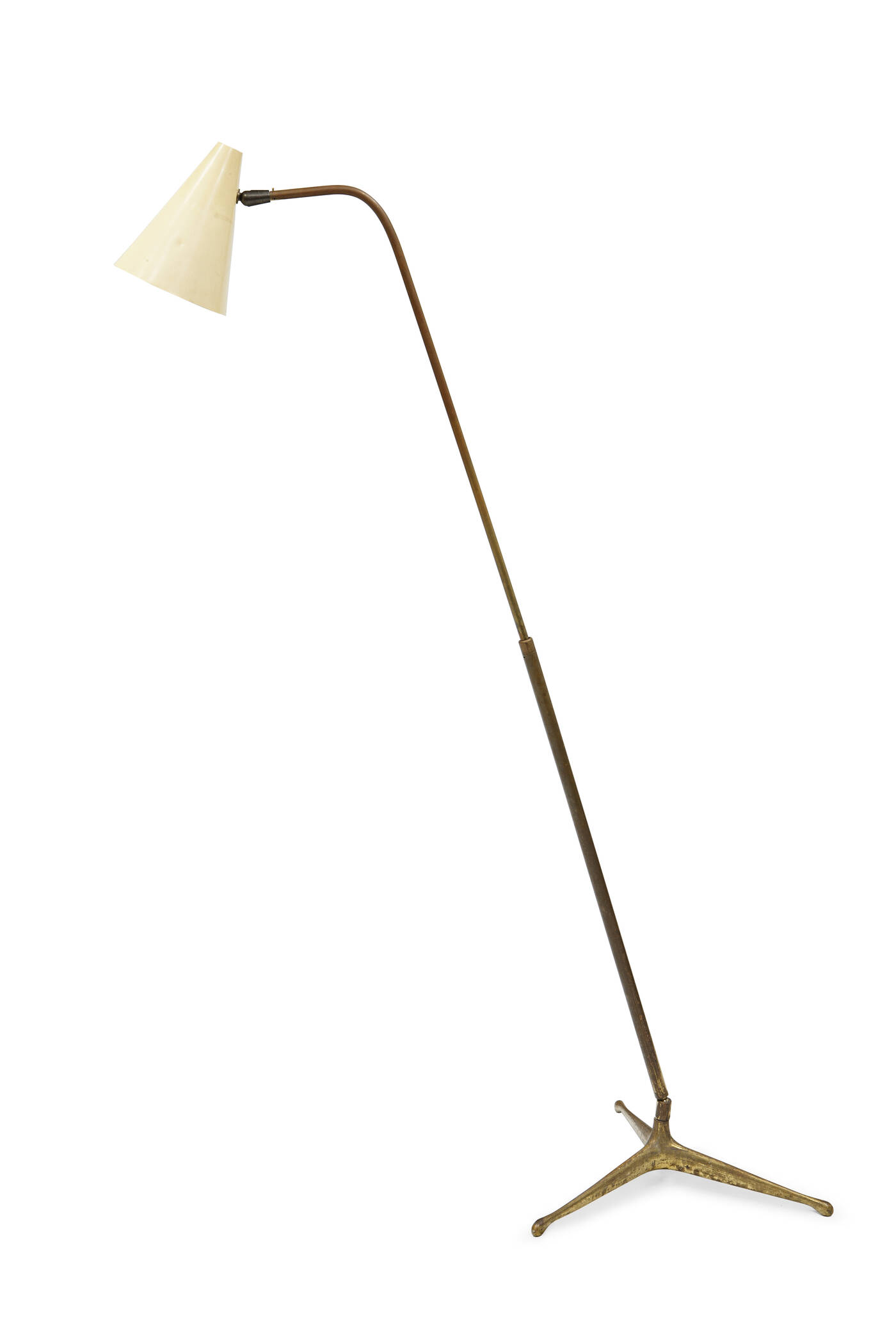 GIUSEPPE OSTUNI - 339 (variante)<br>Lampada da terra base e fusto telescopico in ottone, diffusore orientabile in alluminio laccato.