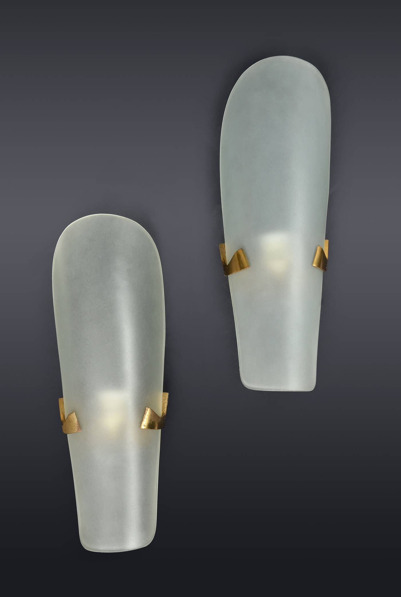 MAX INGRAND - Coppia di appliques in vetro curvato