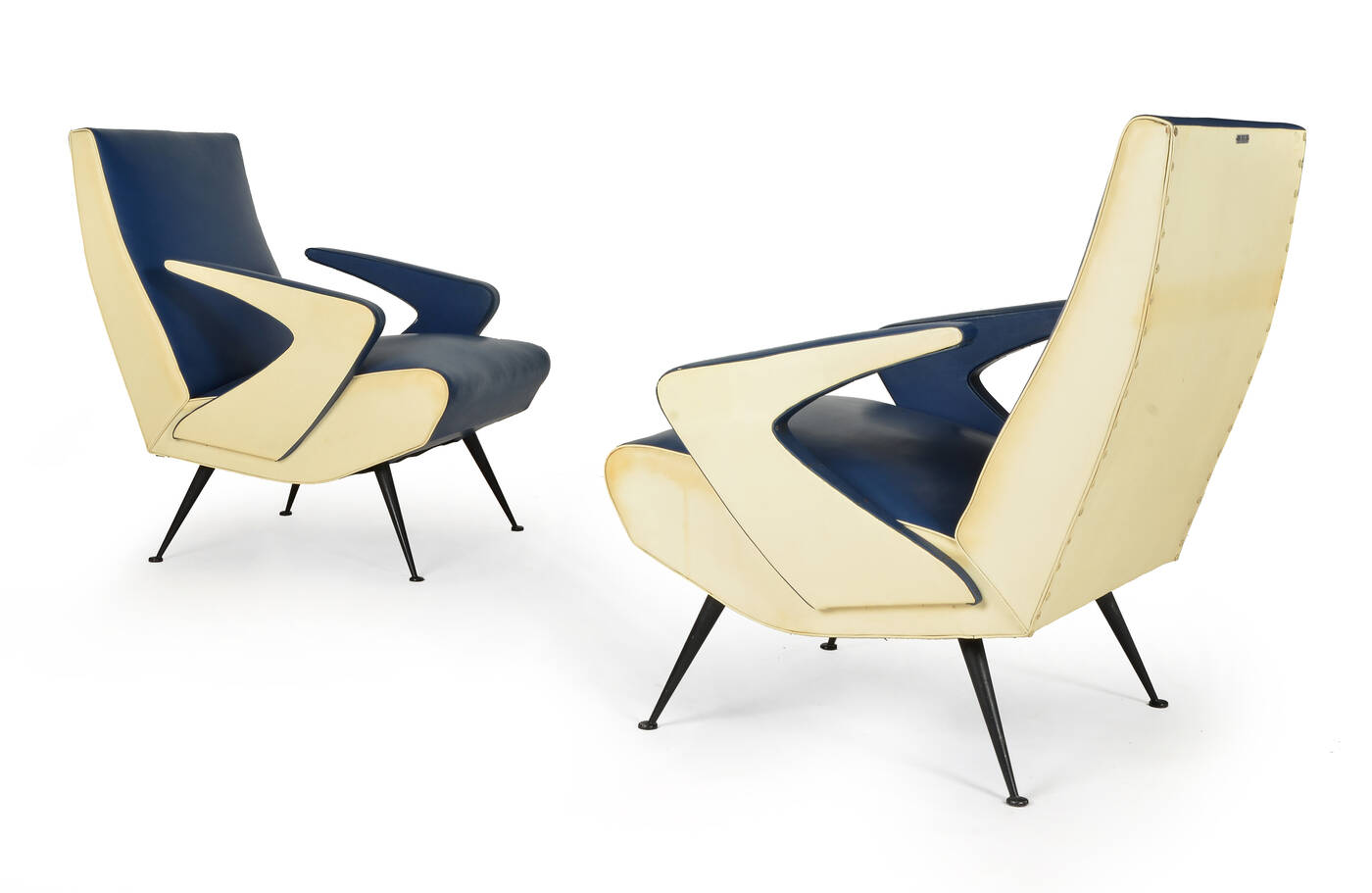 PRODUZIONE ITALIANA - Coppia poltrone struttura in legno, rivestimento in 