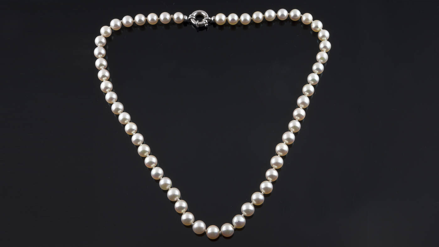 GIROCOLLO - composto da un filo di perle giapponesi del diam di 