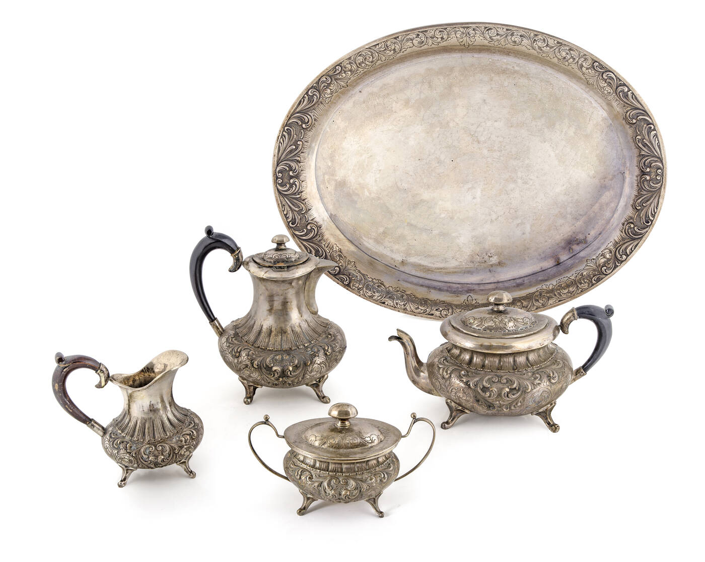 SERVIZIO IN ARGENTO - composto da caffettiera, teiera, lattiera,zuccheriera e vassoio. 