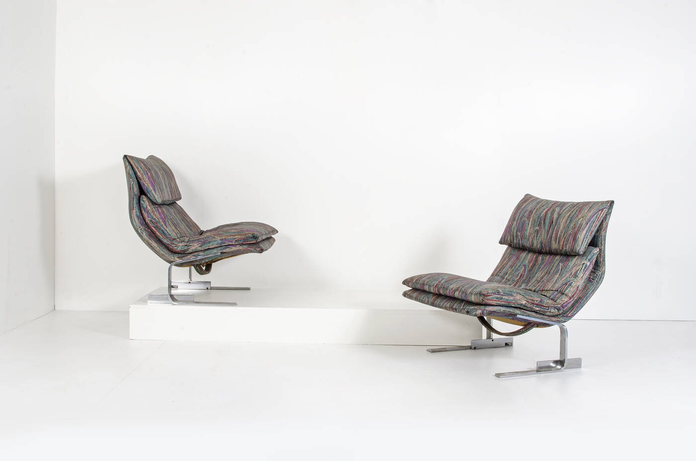 GIOVANNI OFFREDI - Coppia di poltrone mod. Onda