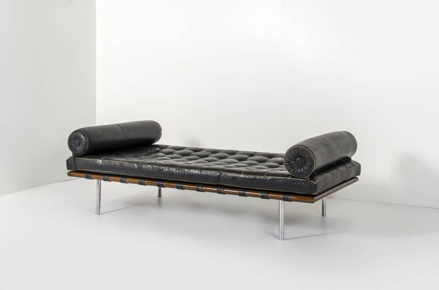LUDWIG MIES VAN DER ROHE - Day bed mod. Barcelona 
