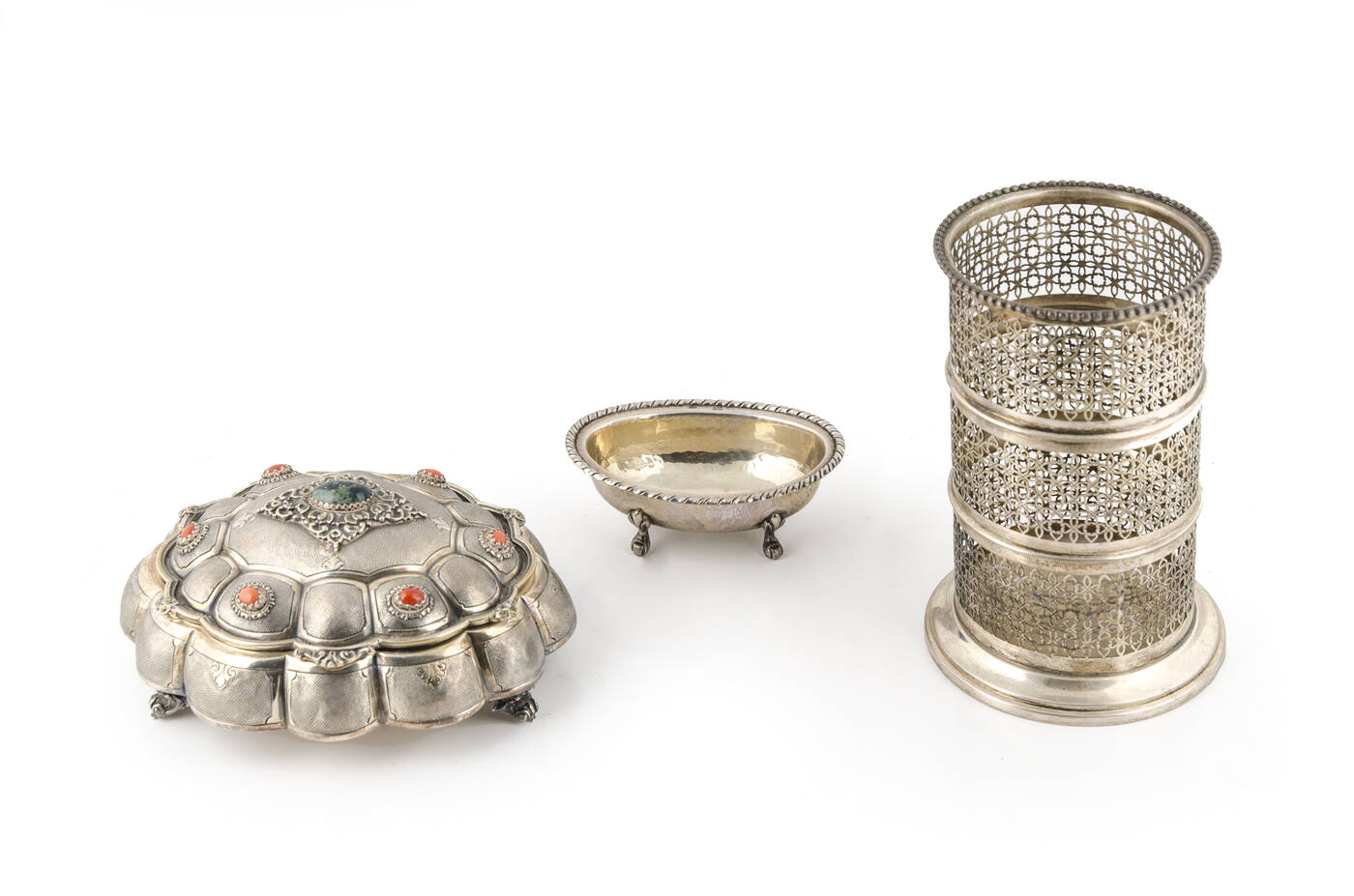 LOTTO DI TRE OGGETTI IN ARGENTO