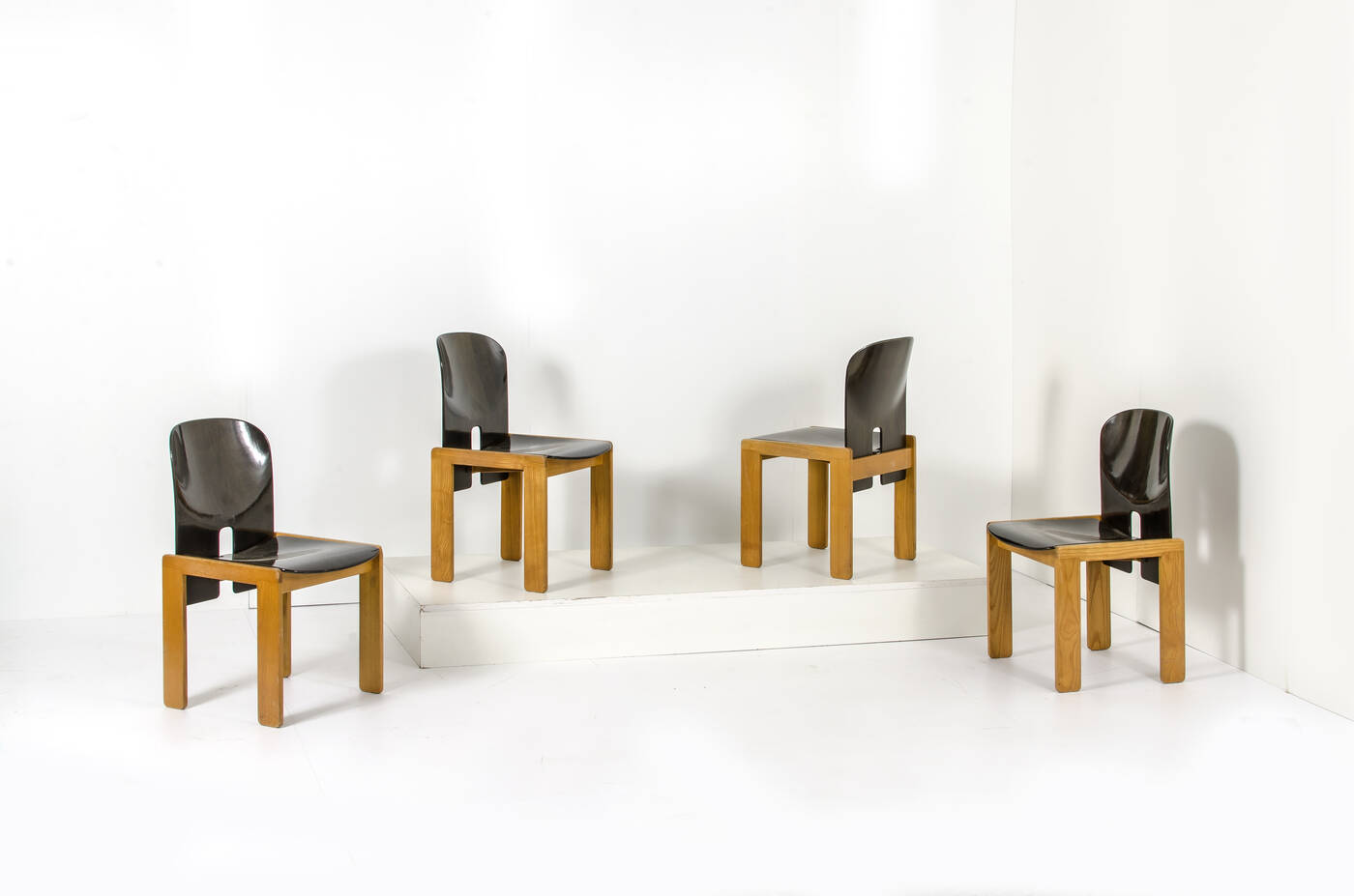 AFRA E TOBIA SCARPA - Quattro sedie mod. 121